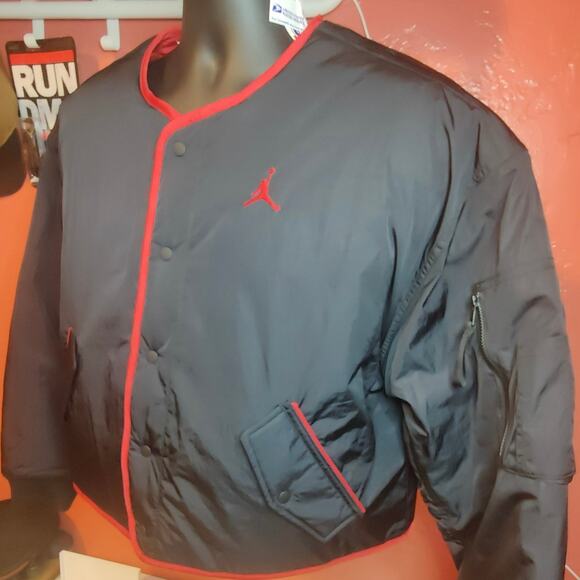 Air Jordan Essential Reversible Bomber Jacket Womens Small DH0655-010 Black Red - Picture 1 of 7
